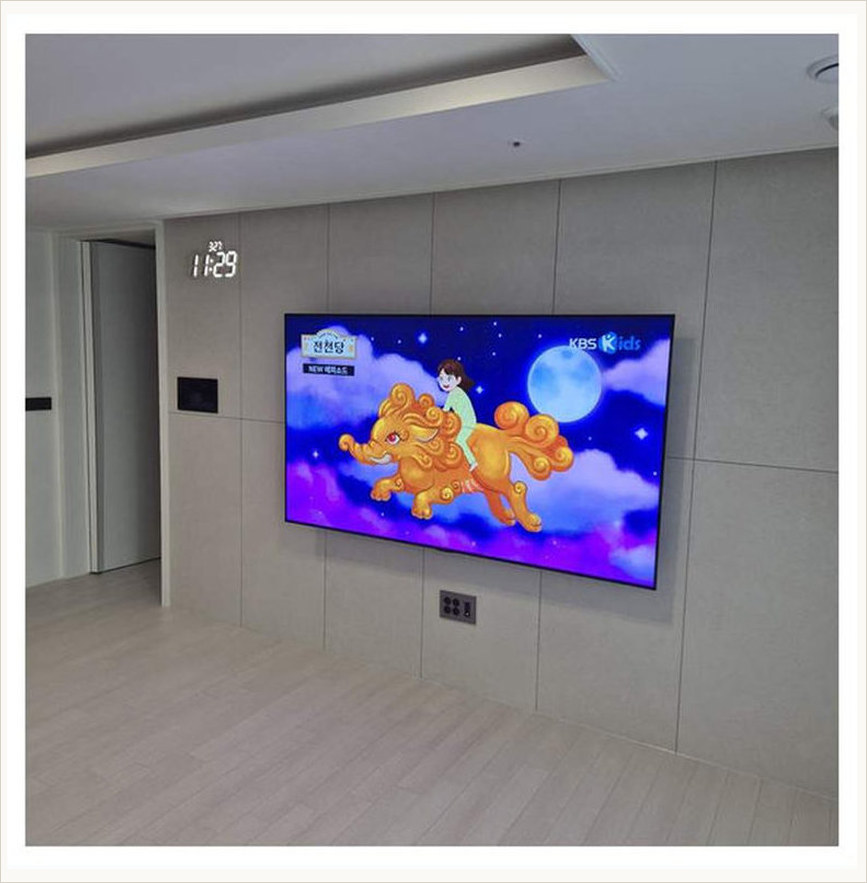 벽걸이TV 시공 참고 사진 12번째 지역 은평구 77인치 TV 세 종류와 벽 속 스터드 2