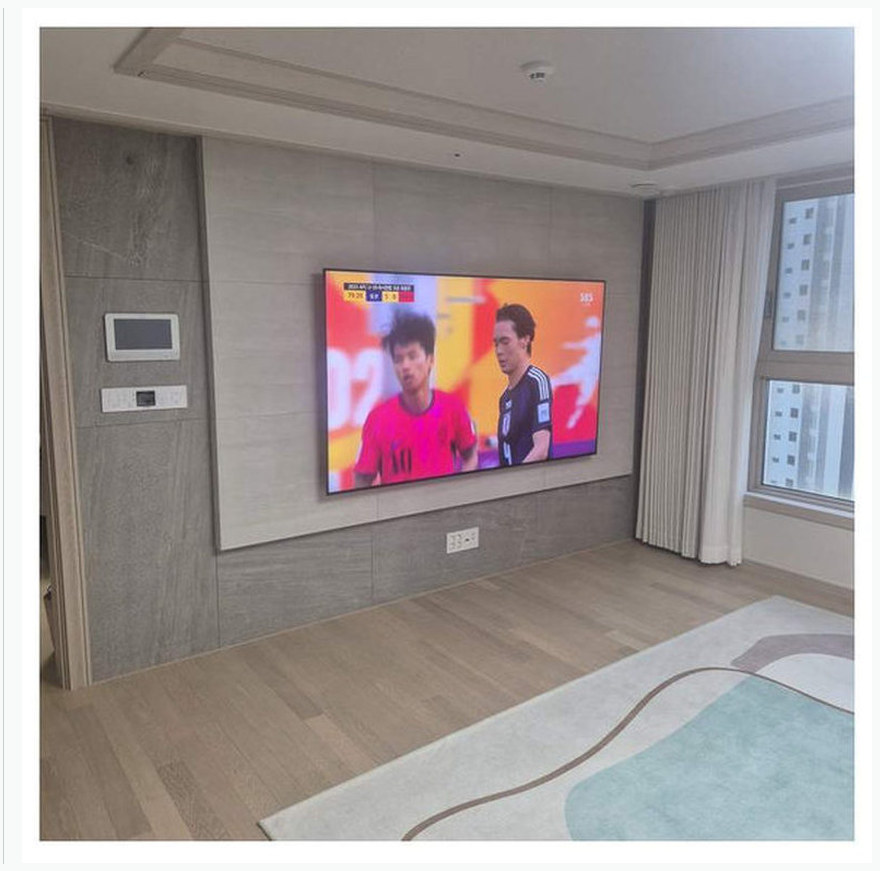 벽걸이TV 시공 참고 사진 32번째 지역 안산 100인치 100인치와 사운드바 별도 브라켓 3