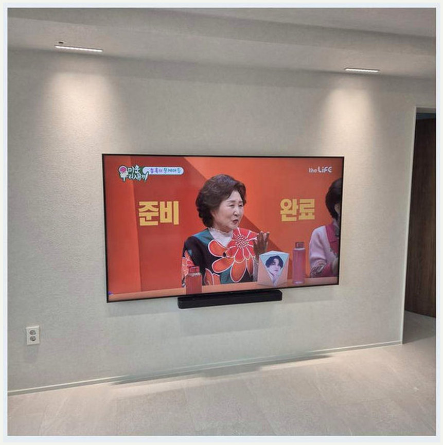 벽걸이TV 시공 참고 사진 46번째 지역 안성시 65인치 작은 TV를 옮기고 큰 TV 새로 설치 1